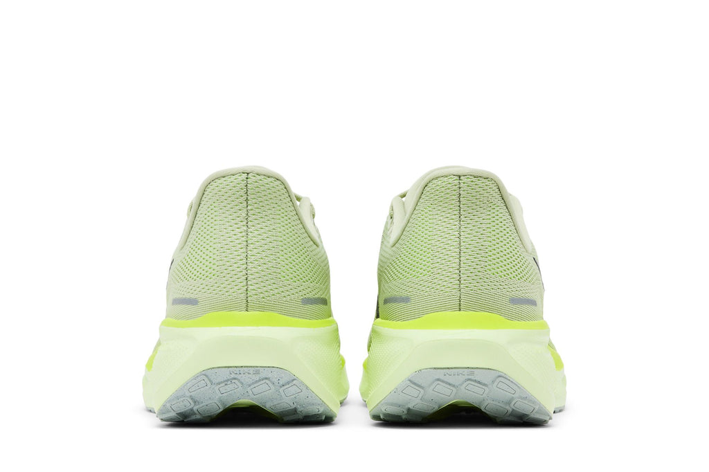 Nike Pegasus 41 – Olive & Volt – vue 3