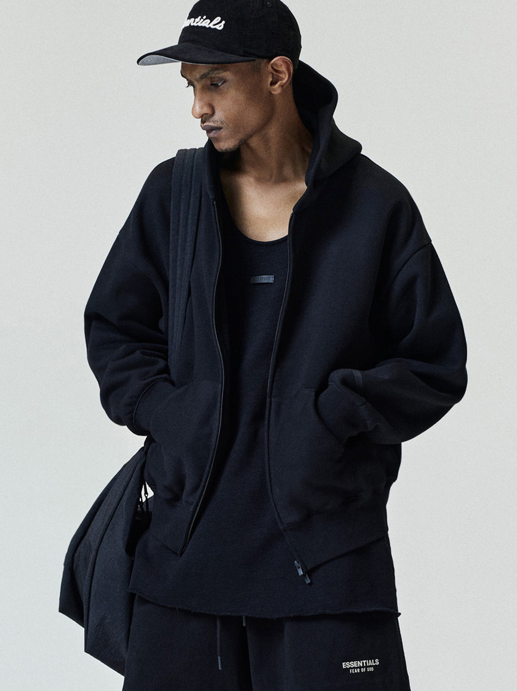 Essentials Classic Zip-Up Hoodie Noir - porté