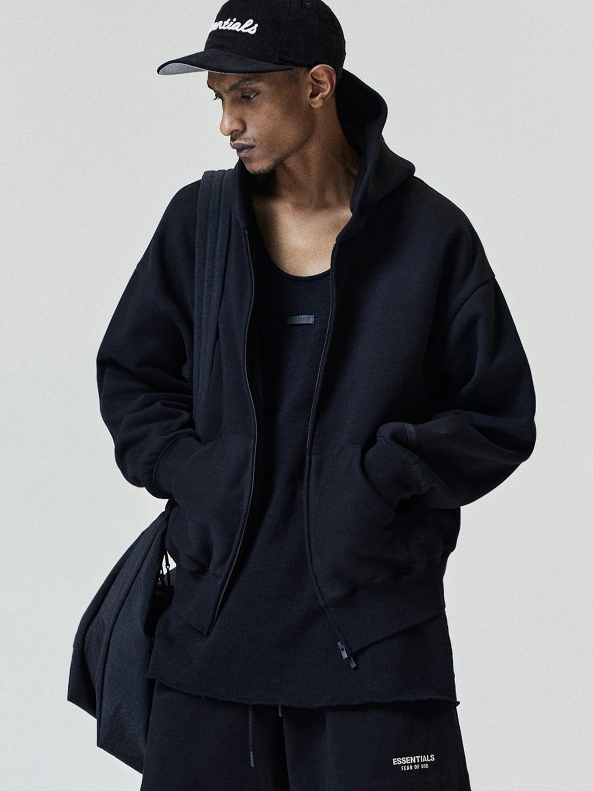 Essentials Classic Zip-Up Hoodie Noir - porté