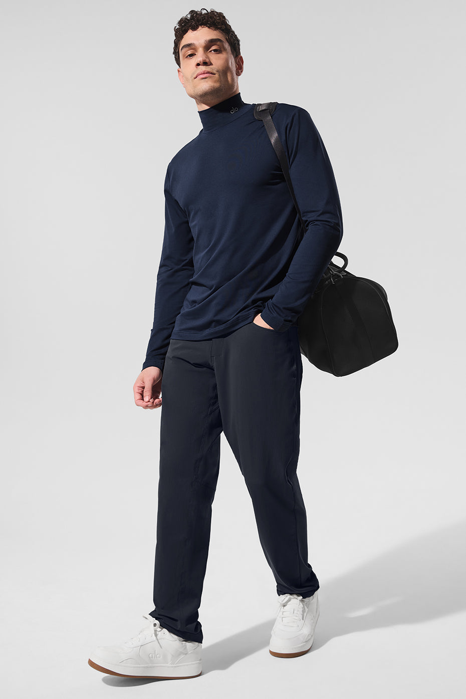 Alo Conquer Reform Mock Neck Long Sleeve Bleu marine - photo 3