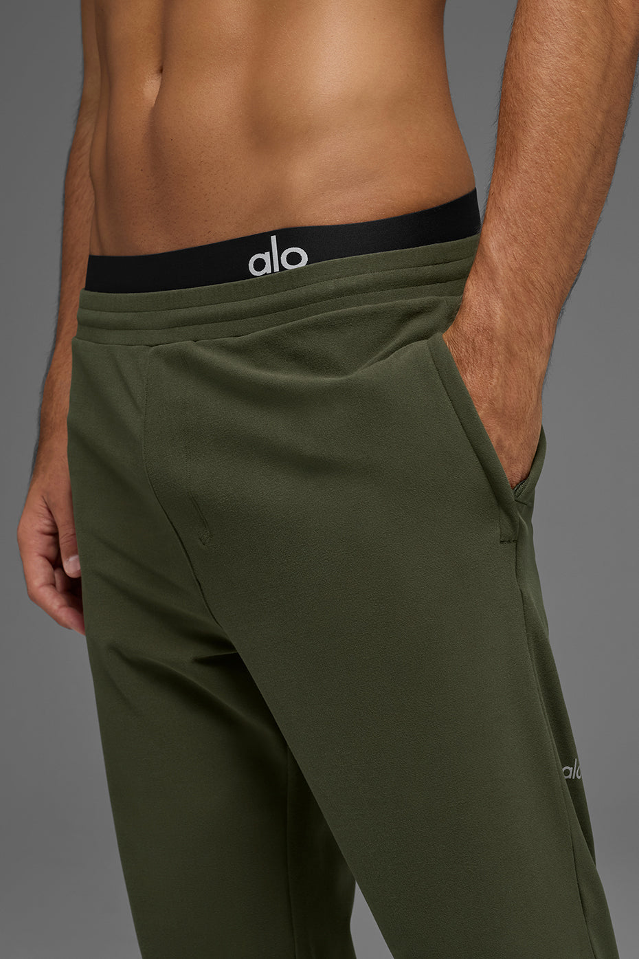 Alo Conquer Max Performance Jogger Vert olive - photo 2