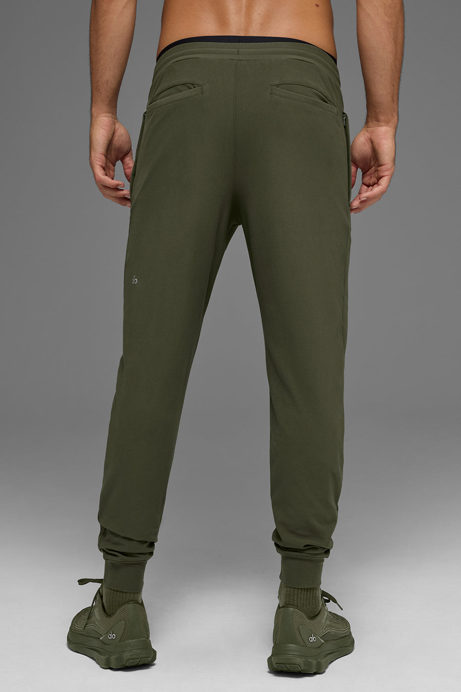Alo Conquer Max Performance Jogger Vert olive - photo 4