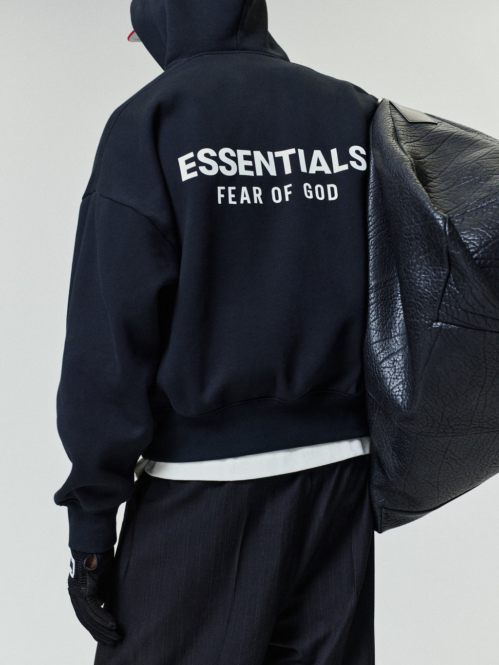 Essentials Classic Hoodie Vintage Black - porté