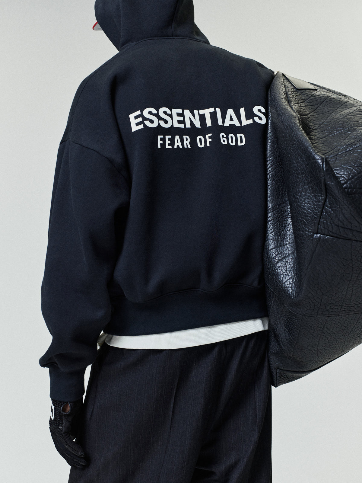 Essentials Classic Hoodie Vintage Black - porté