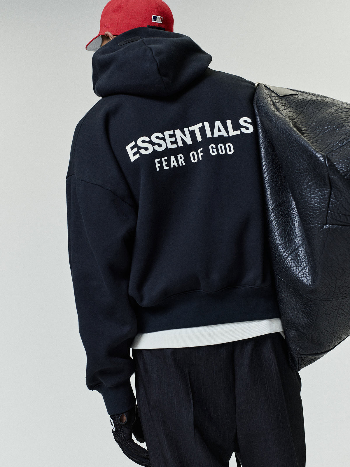 Essentials Classic Hoodie Vintage Black - porté profil